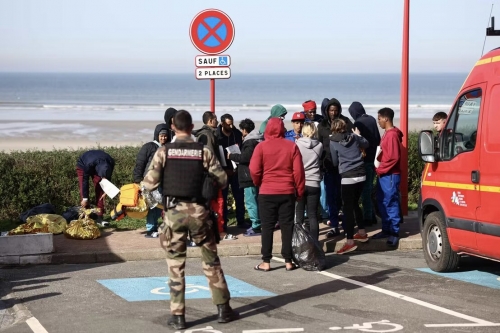 Four killed trying to cross English Channel: French authorities Four killed trying to cross English Channel: French authorities