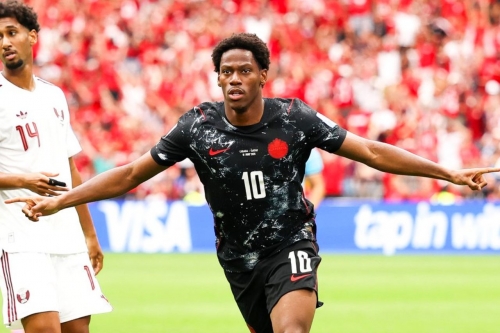 Canada announce themselves with six-goal rout