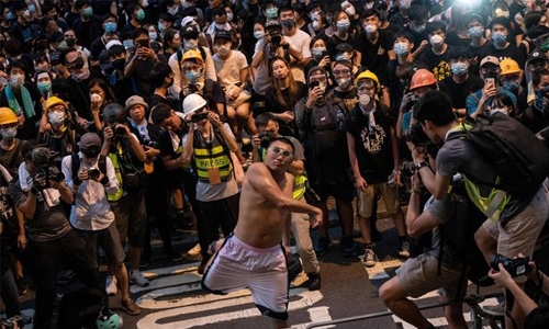 Thousands converge on HK police HQ in anti-govt demo