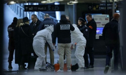 Knife attacker wounds three at major Paris train station