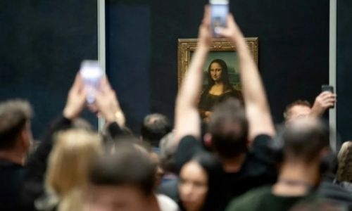 Louvre says Mona Lisa could get a room of her own