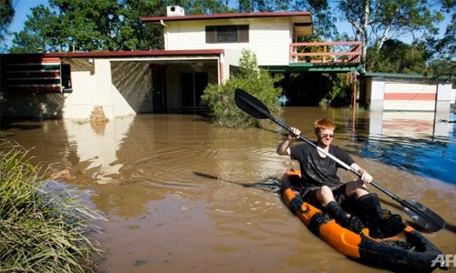 Australia floodwaters still rising, police search for missing Australia floodwaters still rising, police search for missing