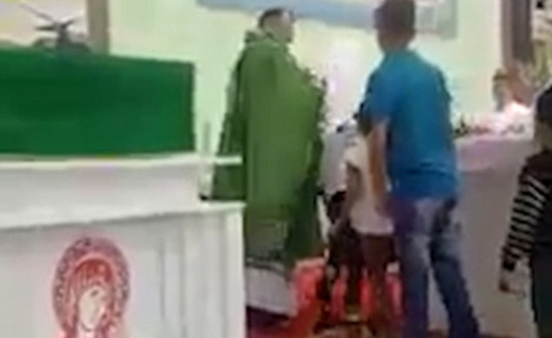 Video of Catholic priest violently shaking heads of children during communion invites ire