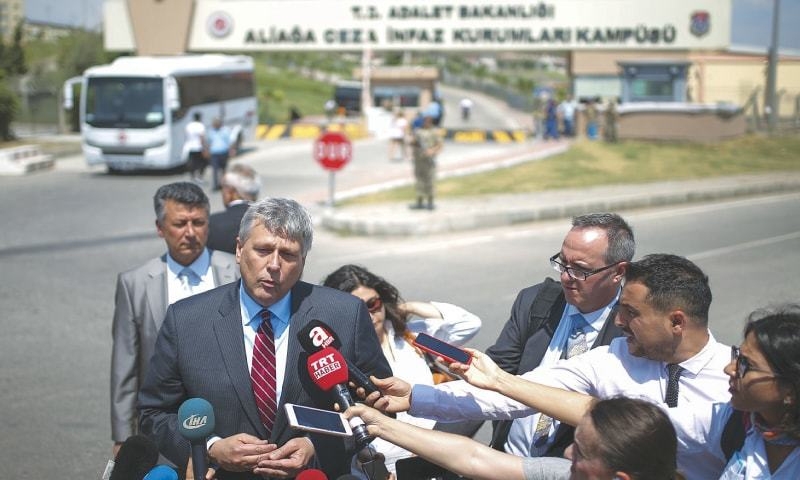 Turkey defies US pressure Turkey defies US pressure