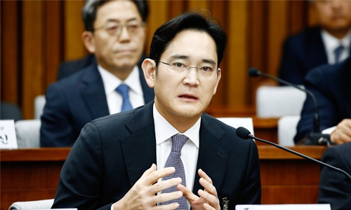 Samsung heir becomes suspect in corruption scandal