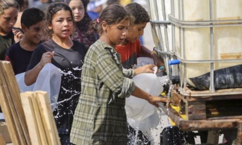 Gaza engineer harnesses sunlight to make saltwater drinkable Gaza engineer harnesses sunlight to make saltwater drinkable