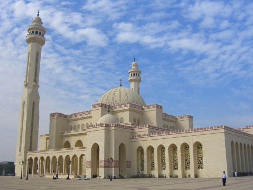 Bahrain’s Grand Mosque Awaits Visitors 