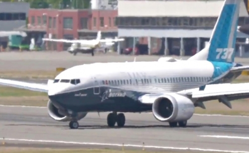 U.S. lawmakers probing Boeing 737 MAX seek safety