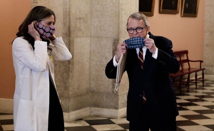 US governors grapple with relaxing virus restrictions US governors grapple with relaxing virus restrictions