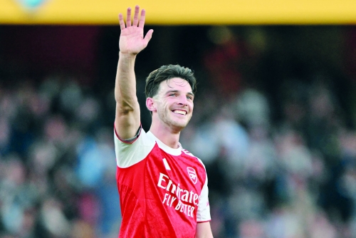 Arsenal go top of Premier League as Man Utd ease pressure on Amorim