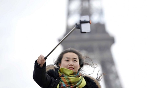 China's selfie app Meitu debuts on Hong Kong exchange