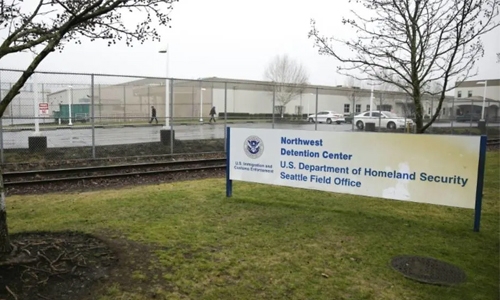 Armed man dead after attacking US immigration jail