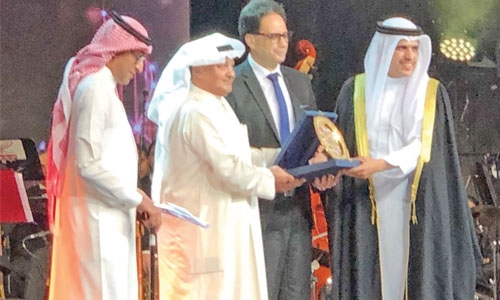 Al Rumaihi honoured at  Arab Radio and TV fest