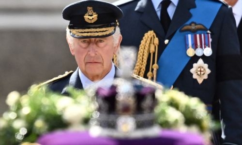 British people urged to swear allegiance to the king British people urged to swear allegiance to the king