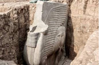 Iraq dig unearths 2,700-year-old winged sculpture largely intact Iraq dig unearths 2,700-year-old winged sculpture largely intact
