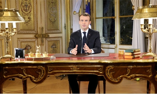 Macron vows wage rise 
