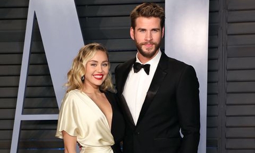 Miley Cyrus stands in for husband at film premiere