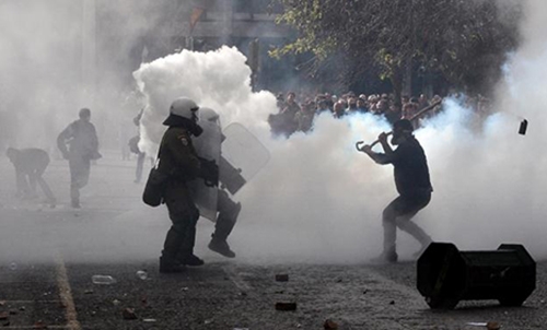 Greek farmers clash with police during mass protest in Athens Greek farmers clash with police during mass protest in Athens