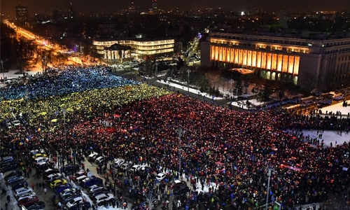 Thousands of Romanian protesters return to streets Thousands of Romanian protesters return to streets