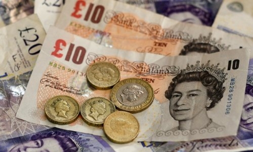 Pound slumps to 31-year low versus dollar 