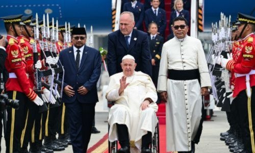 Pope makes appeal on extremism as he launches Asia tour