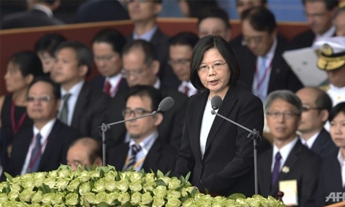 Taiwan says president to transit in US