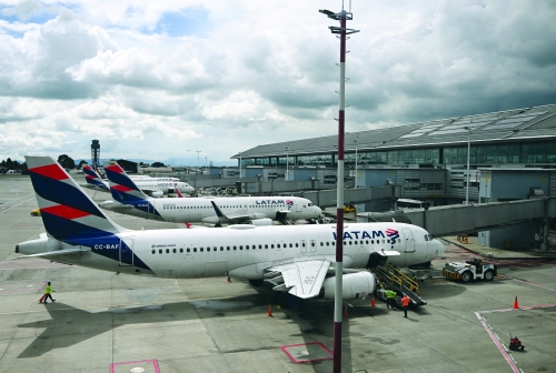 Six airlines cancel Venezuela flights after US warning 