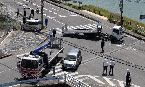 Car ploughs into young children in Japan