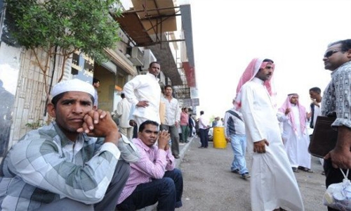 Saudi expats can now switch jobs without employers' permission