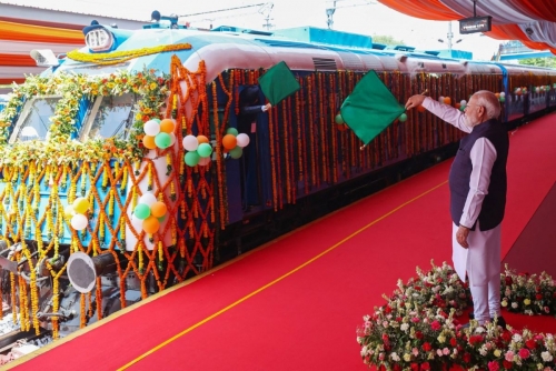 India Gets Its 1st Hydrogen-Powered Train India Gets Its 1st Hydrogen-Powered Train