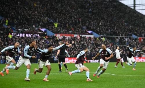 Arsenal rocked by Aston Villa, Man City cut gap to two points 