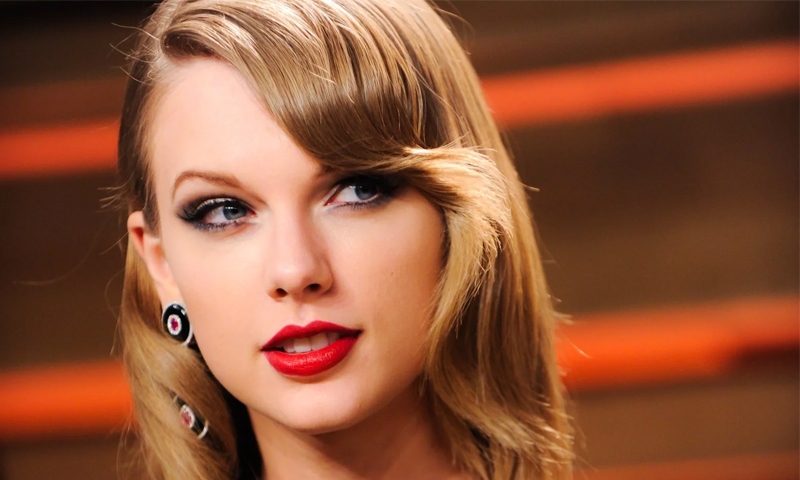 Taylor Swift handles concert malfunction with ease