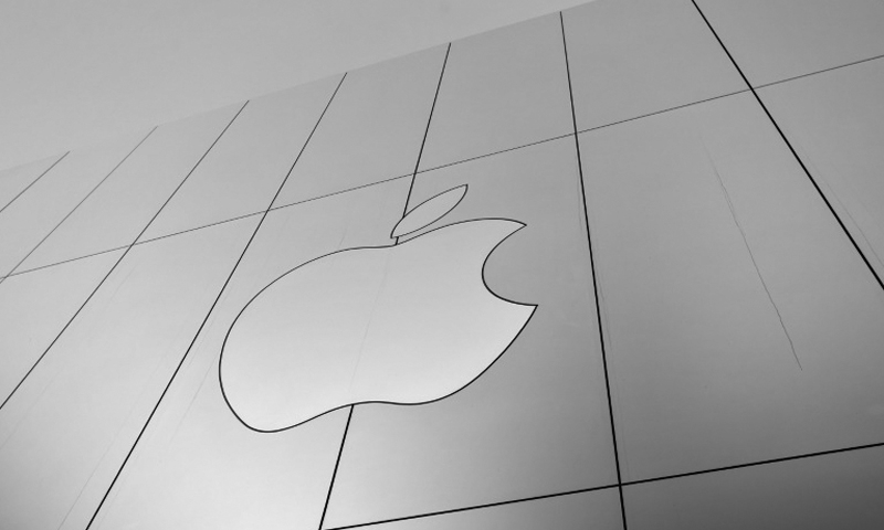 Apple captures another first with $1 trn valuation