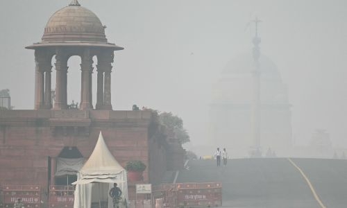 Smog-ridden New Delhi extends schools shutdown