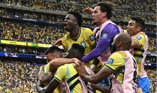 Martinelli scores in 95th minute to send Brazil into World Cup last 16