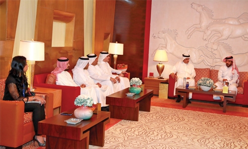 Shaikh Khalid meets Bahrain media representatives 