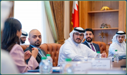 HH Shaikh Isa bin Salman meets with the tenth intake of the PM Fellowship Program 