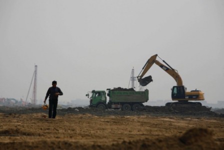 Shanghai to shut polluting factories for Disney park