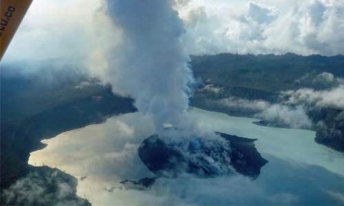 Vanuatu volcano eruption threat recedes