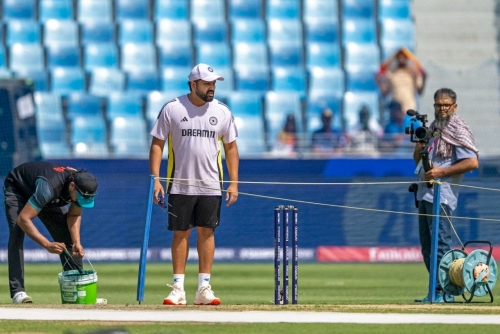 India great Gavaskar backs Rohit after fat-shaming row India great Gavaskar backs Rohit after fat-shaming row