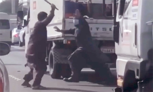 Asian men arrested for Manama highway fight