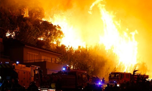 New forest fire rages in southeastern France