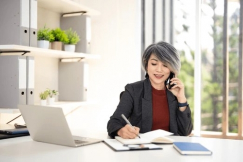 Young Chinese use AI to launch one-person firms over job anxiety