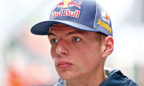 Verstappen apologises for “amateur” crash