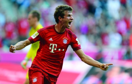 Mueller double lifts Bayern to top Mueller double lifts Bayern to top