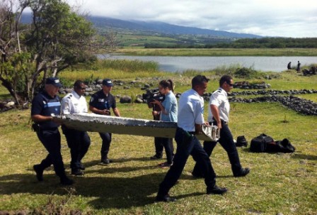 Mysterious plane wreckage sparks MH370 speculation Mysterious plane wreckage sparks MH370 speculation