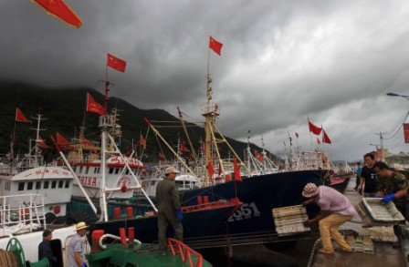 Two die, thousands flee as typhoon bears down on Taiwan