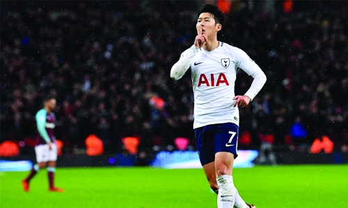 Son rescues Spurs 1-1 Son rescues Spurs 1-1