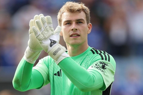 West Ham sign Leicester goalkeeper Hermansen