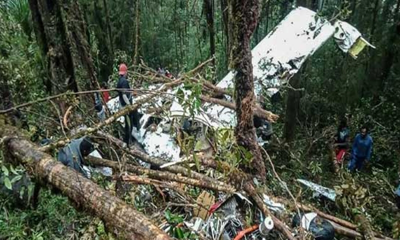 Eight bodies found in Indonesian plane crash